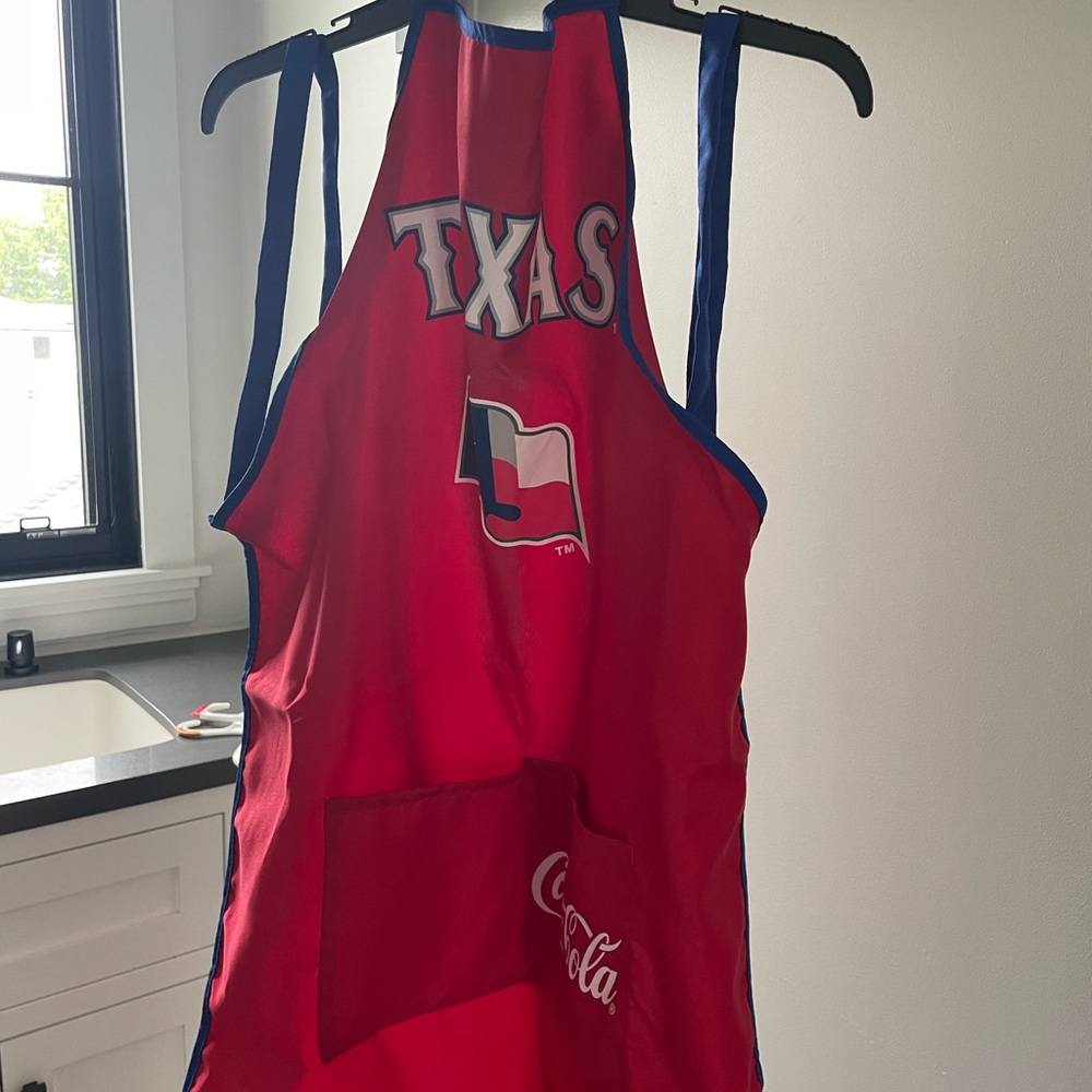 Texas Rangers Baseball Team Apron - Picture 2 of 4